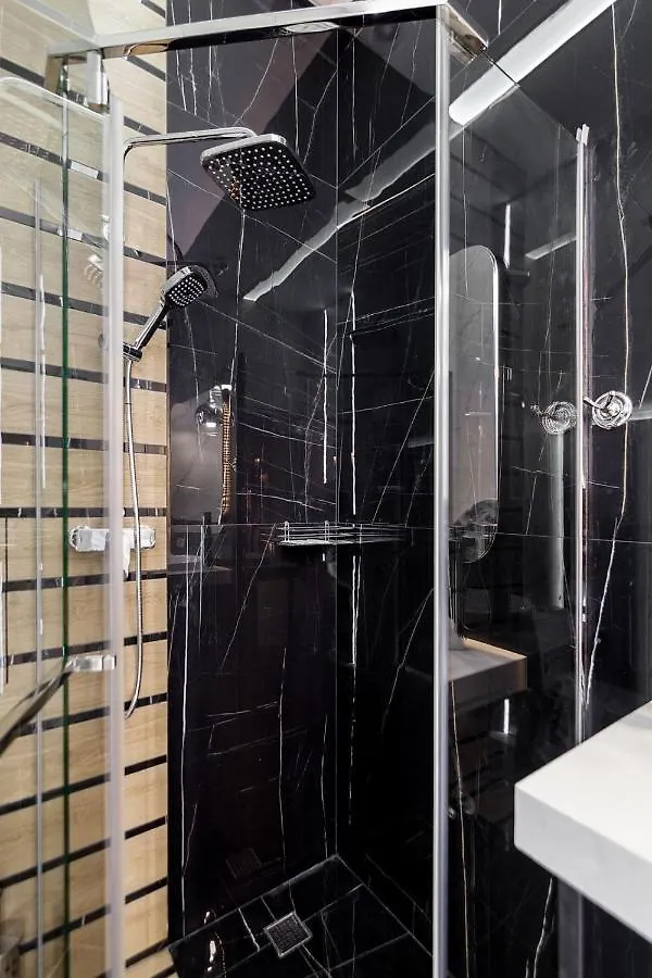 Стильні Апартаменти Неподалік Оперного Театру Flat In The City Center Lviv 0*,